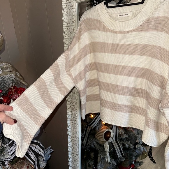 Moon & Madison • Oversized Striped Knit Semi Cropped Sweater - Picture 9 of 10